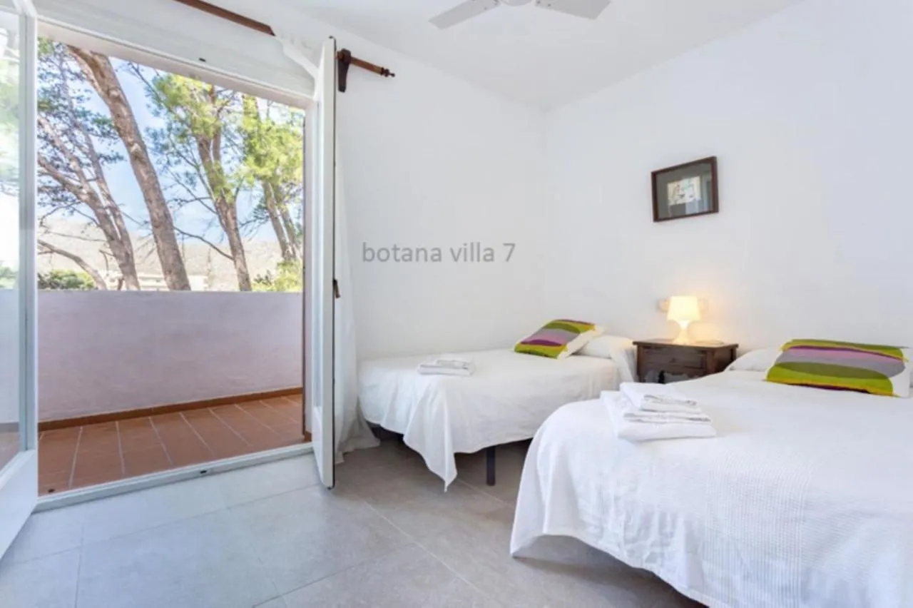 Can Botana 7 Cala San Vicente  Villa